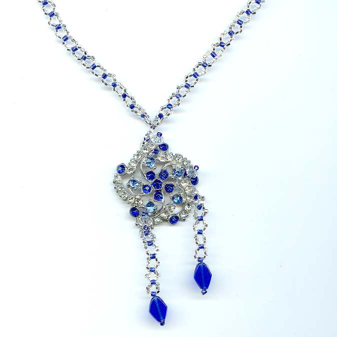 Brooch transformed to pendant