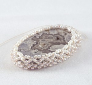 Beaded Bezel Begun Bead weaving a cabochon